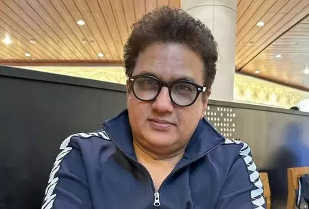 तनाव से लड़खड़ाई आवाज, चेहरे पर भी पड़ा असर, जब पैरालिसिस जैसी हालत से जमकर लड़े डब्बू मलिक तनाव से लड़खड़ाई आवाज, चेहरे पर भी पड़ा असर, जब पैरालिसिस जैसी हालत से जमकर लड़े डब्बू मलिक