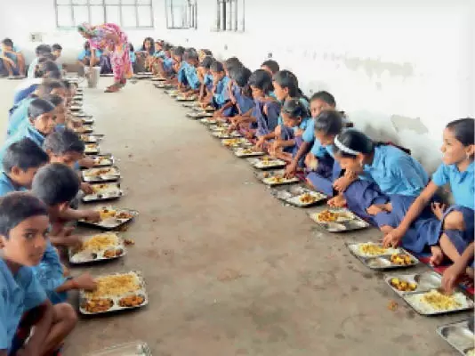 Chandigarh: स्कूलों में सर्दी के लिए विशेष मिड डे मील व्यवस्था Chandigarh: स्कूलों में सर्दी के लिए विशेष मिड डे मील व्यवस्था