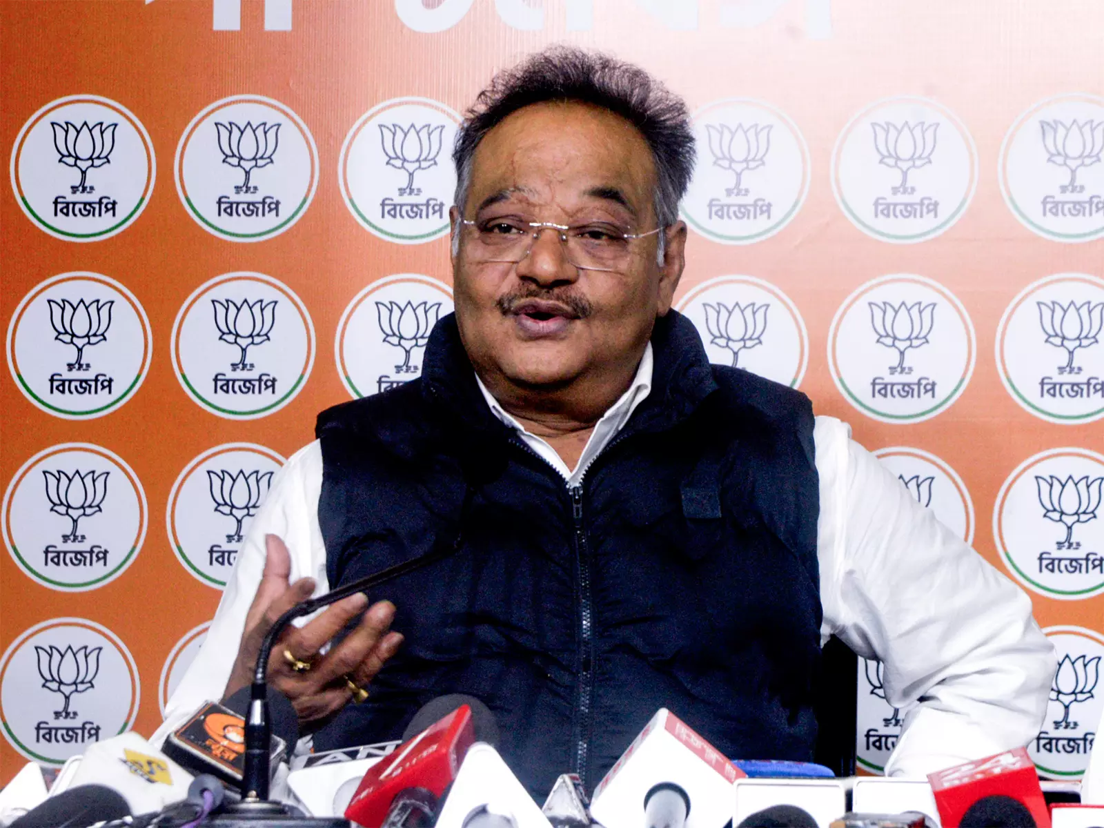 नितिन नबीन एक परिपक्व राजनीतिज्ञ हैं: BJP के नए अध्यक्ष पर सामिक भट्टाचार्य का विचार नितिन नबीन एक परिपक्व राजनीतिज्ञ हैं: BJP के नए अध्यक्ष पर सामिक भट्टाचार्य का विचार