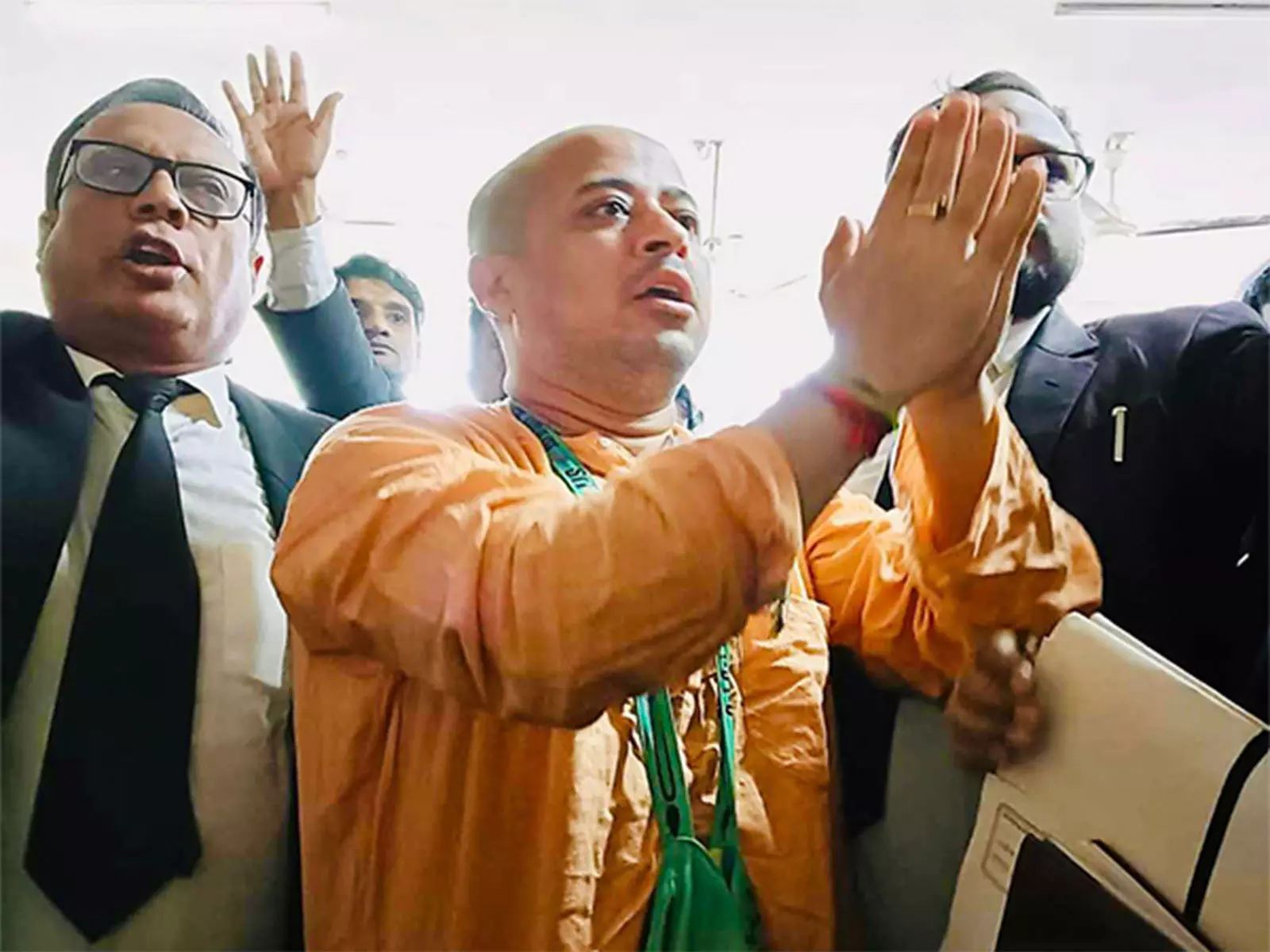 Bangladesh की अदालत ने चिनमोय कुमार दास के खिलाफ मुकदमा शुरू किया Bangladesh की अदालत ने चिनमोय कुमार दास के खिलाफ मुकदमा शुरू किया