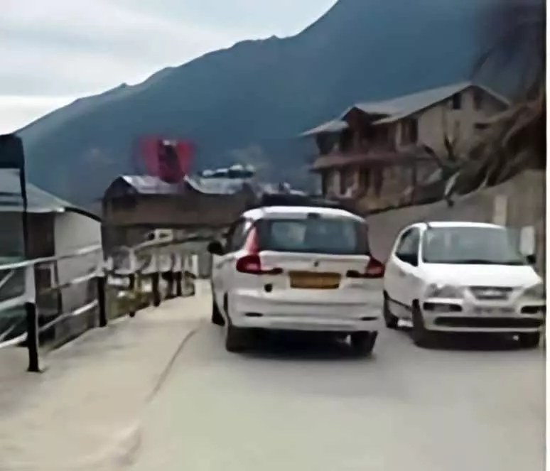 Manali में दो पंचायतों ने 23 लाख रुपये में सड़क चौड़ी की, जन सहयोग की मिसाल पेश की Manali में दो पंचायतों ने 23 लाख रुपये में सड़क चौड़ी की, जन सहयोग की मिसाल पेश की