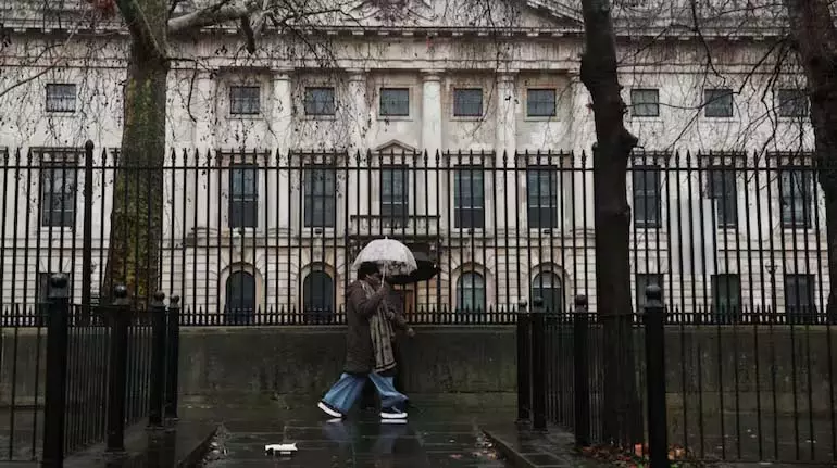 जासूसी की चिंताओं के बीच UK ने यूरोप में सबसे बड़ा दूतावास बनाने की चीन की योजना को मंज़ूरी दी जासूसी की चिंताओं के बीच UK ने यूरोप में सबसे बड़ा दूतावास बनाने की चीन की योजना को मंज़ूरी दी