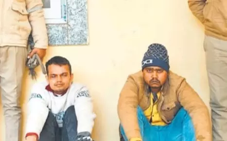 Bareilly: डिप्लोमा फार्मा का छात्र नशे के चक्कर में बना लुटेरा, पुलिस ने दबोचा Bareilly: डिप्लोमा फार्मा का छात्र नशे के चक्कर में बना लुटेरा, पुलिस ने दबोचा