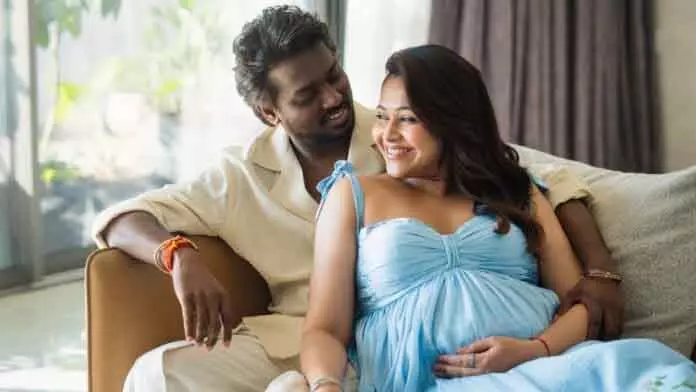 डायरेक्टर एटली के घर फिर गूँजेंगी किलकारियां: पत्नी Priya संग शेयर की गुड न्यूज़ डायरेक्टर एटली के घर फिर गूँजेंगी किलकारियां: पत्नी Priya संग शेयर की गुड न्यूज़