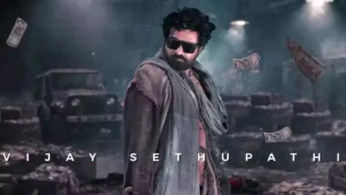 Vijay Sethupathi और पुरी जगन्नाथ का धमाका: स्लम डॉग 33 का फर्स्ट लुक आउट Vijay Sethupathi और पुरी जगन्नाथ का धमाका: स्लम डॉग 33 का फर्स्ट लुक आउट