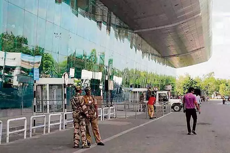 Amritsar एयरपोर्ट पर थाईलैंड की महिला यात्री को नशीले पदार्थों के साथ पकड़ा गया Amritsar एयरपोर्ट पर थाईलैंड की महिला यात्री को नशीले पदार्थों के साथ पकड़ा गया