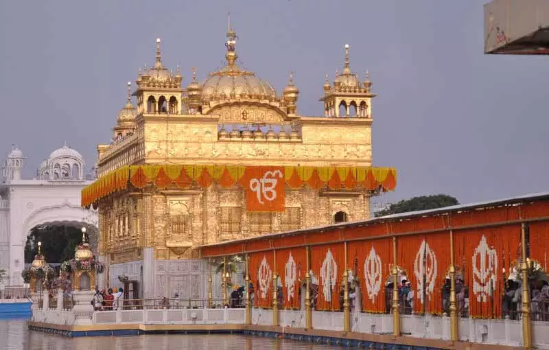 ऑल इंडिया रेडियो ने Amritsar के स्वर्ण मंदिर से दो घंटे का सुबह का गुरबानी ब्रॉडकास्ट शुरू किया ऑल इंडिया रेडियो ने Amritsar के स्वर्ण मंदिर से दो घंटे का सुबह का गुरबानी ब्रॉडकास्ट शुरू किया