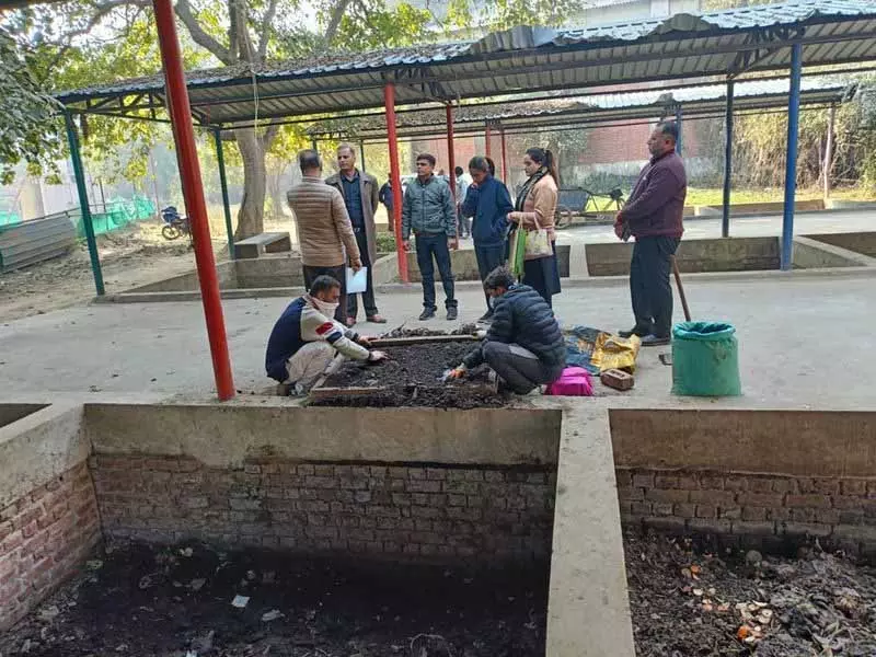 MC अधिकारी ने भगतांवाला डंप साइट पर बायो-रिमेडिएशन काम और कम्पोस्ट पिट्स का निरीक्षण किया MC अधिकारी ने भगतांवाला डंप साइट पर बायो-रिमेडिएशन काम और कम्पोस्ट पिट्स का निरीक्षण किया