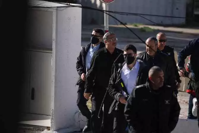Israel की बड़ी कार्रवाई: ईस्ट जेरूसलम में यूएन रिफ्यूजी एजेंसी के दफ्तर पर चले बुलडोज़र Israel की बड़ी कार्रवाई: ईस्ट जेरूसलम में यूएन रिफ्यूजी एजेंसी के दफ्तर पर चले बुलडोज़र