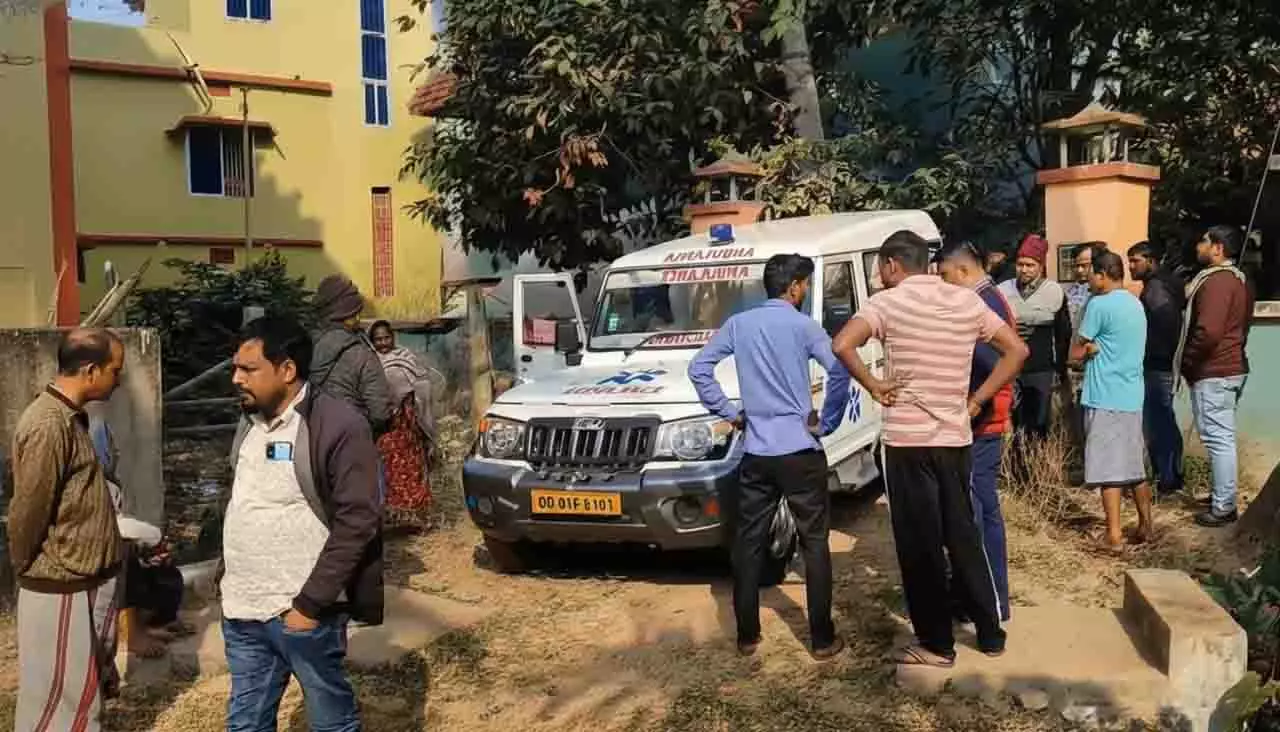 Balasore मेडिकल कॉलेज के जूनियर क्लर्क का शव मिला, पारिवारिक विवाद का शक Balasore मेडिकल कॉलेज के जूनियर क्लर्क का शव मिला, पारिवारिक विवाद का शक