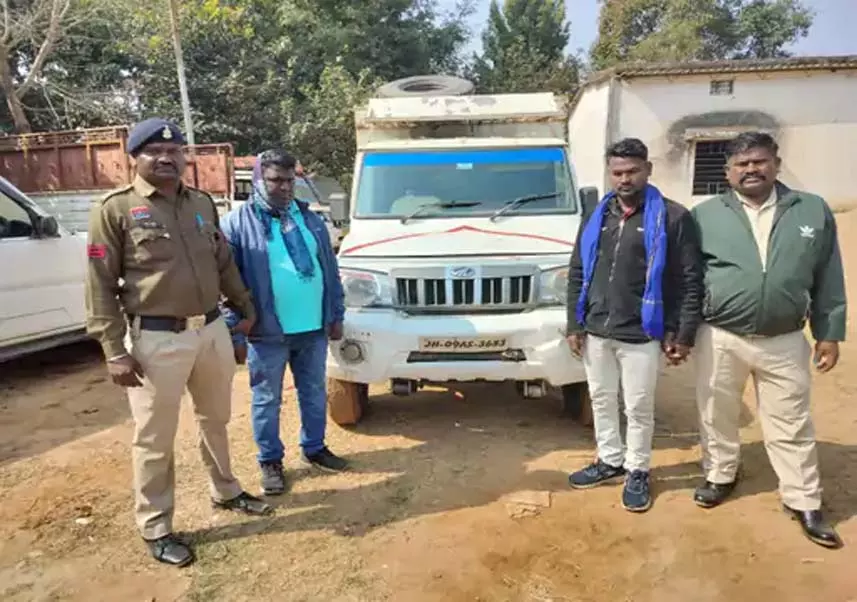 जशपुर पुलिस ने ऑपरेशन शंखनाद में चार गौ तस्करों को गिरफ्तार जशपुर पुलिस ने ऑपरेशन शंखनाद में चार गौ तस्करों को गिरफ्तार
