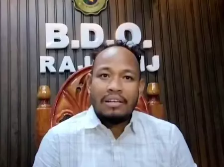 पश्चिम बंगाल सरकार ने प्रशांत बर्मन को राजगंज ब्लॉक डेवलपमेंट ऑफिसर के पद से हटाया पश्चिम बंगाल सरकार ने प्रशांत बर्मन को राजगंज ब्लॉक डेवलपमेंट ऑफिसर के पद से हटाया