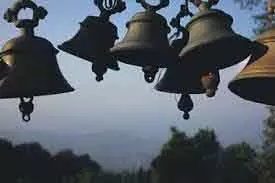Temple की घंटी: ध्वनि, विज्ञान और एकाग्रता का संबंध Temple की घंटी: ध्वनि, विज्ञान और एकाग्रता का संबंध