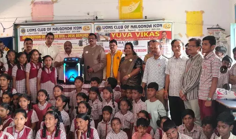 लायंस क्लब ऑफ आइकॉन नलगोंडा ने ZP हाई स्कूल को स्पीकर बॉक्स दान किया लायंस क्लब ऑफ आइकॉन नलगोंडा ने ZP हाई स्कूल को स्पीकर बॉक्स दान किया