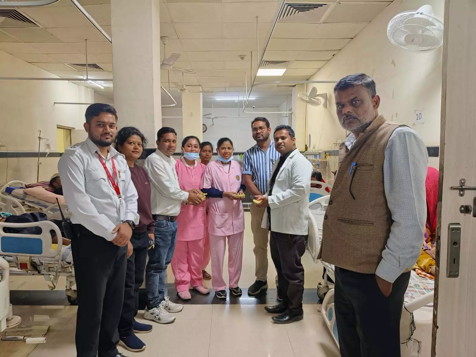 प्रोजेक्ट आओ बांटे खुशियां: शासकीय कर्मचारियों ने बच्चों संग जन्मदिन मनाया प्रोजेक्ट आओ बांटे खुशियां: शासकीय कर्मचारियों ने बच्चों संग जन्मदिन मनाया