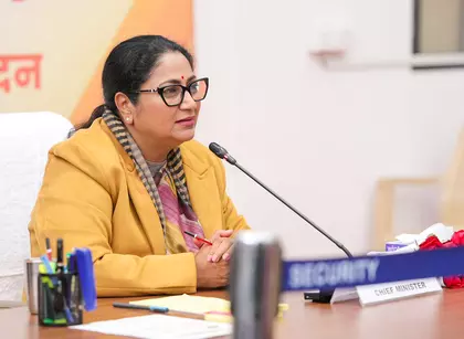 दिल्ली CM ने बवाना इंडस्ट्रियल एरिया में बड़े फैसिलिटी सेंटर की घोषणा की दिल्ली CM ने बवाना इंडस्ट्रियल एरिया में बड़े फैसिलिटी सेंटर की घोषणा की