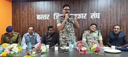 बस्तर जिला पत्रकार संघ का नव वर्ष मिलन, आईजी, कलेक्टर और एसपी ने दी बधाई बस्तर जिला पत्रकार संघ का नव वर्ष मिलन, आईजी, कलेक्टर और एसपी ने दी बधाई