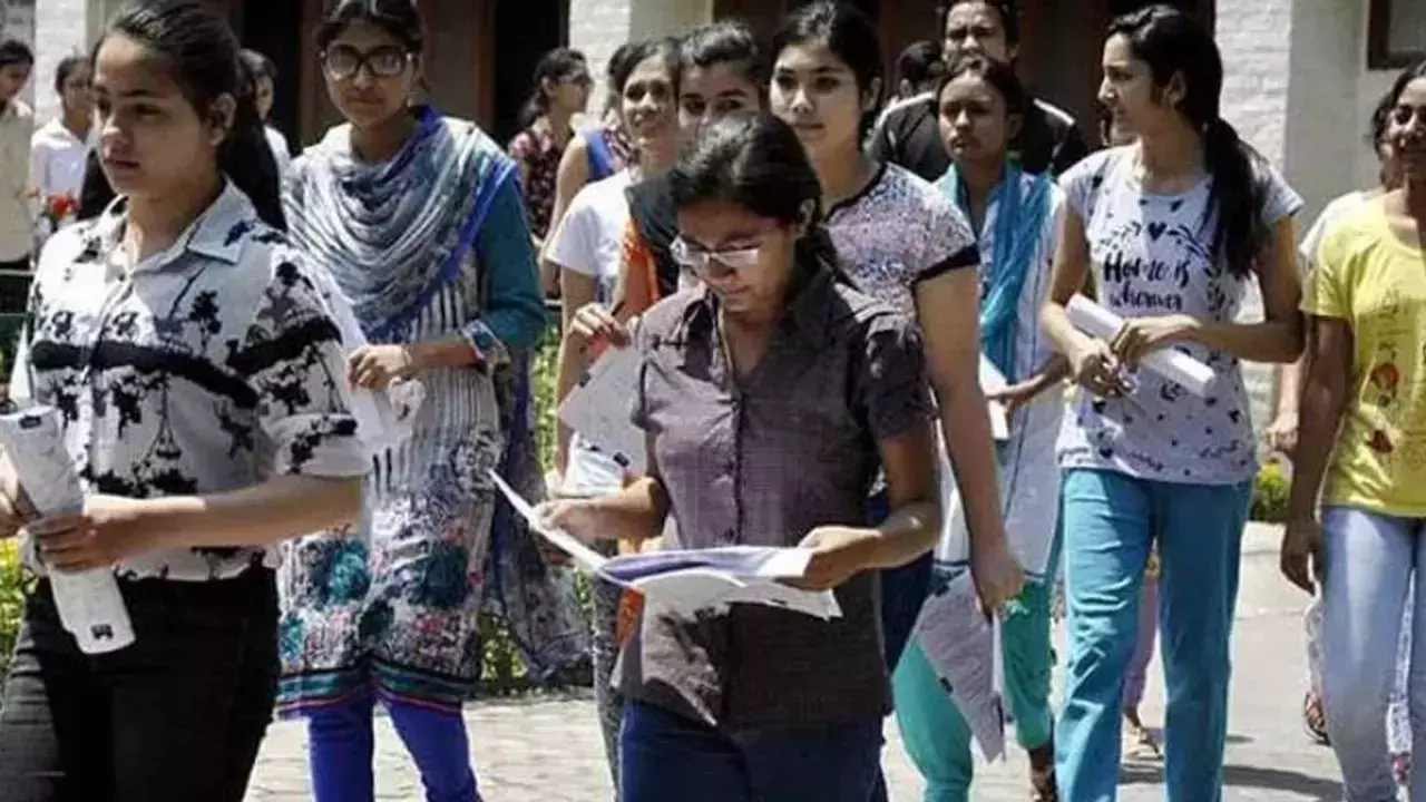 JEE मेन सेशन 1 बुधवार से दो शिफ्ट में होगा JEE मेन सेशन 1 बुधवार से दो शिफ्ट में होगा