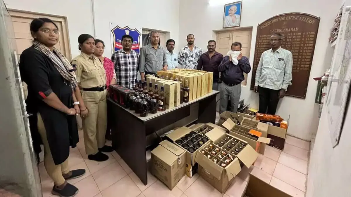 Secunderabad: फंक्शन हॉल में छापा, 8.15 लाख रुपये की नॉन-ड्यूटी पेड शराब जब्त