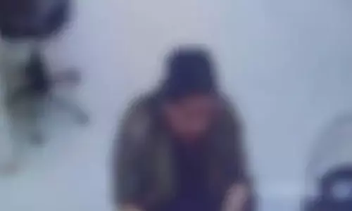 सदर बाजार के ज्वेलरी शॉप में महिला ने की चोरी, CCTV में हुई कैद