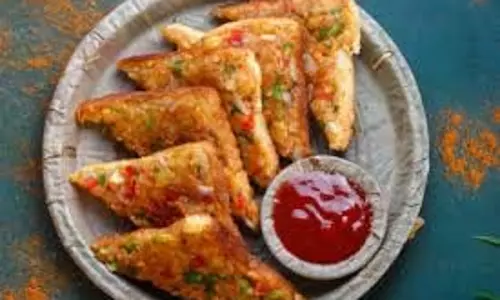 Lazy Aloo Toast Recipe: मिनटों में बनाएं लेजी आलू टोस्ट, नोट करें रेसिपी Lazy Aloo Toast Recipe: मिनटों में बनाएं लेजी आलू टोस्ट, नोट करें रेसिपी