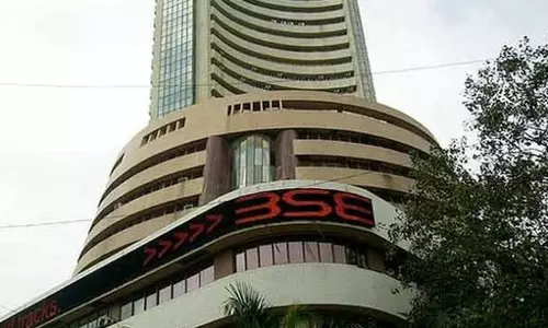 कमजोर वैश्विक संकेतों के बीच भारतीय शेयर बाजार सपाट खुला, सेंसेक्स 150 अंक नीचे