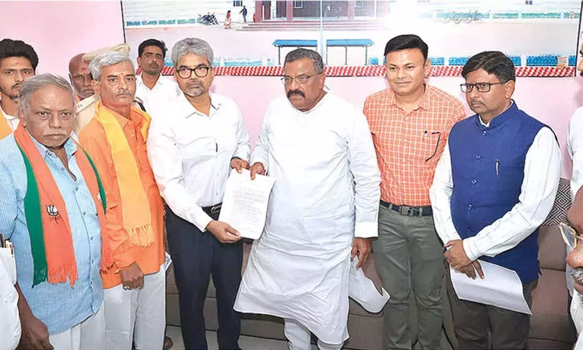 MLA ने ट्रैफिक जाम की समस्या उठाई और सर्विस रोड की मांग की