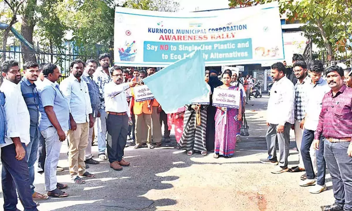 Andhra: कमिश्नर ने नागरिक कार्यों में तेज़ी लाने का आदेश दिया