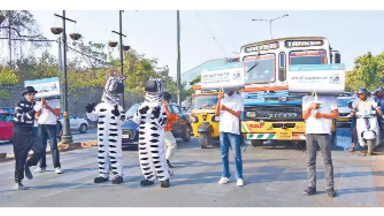 Traffic पुलिस ने सड़क नियमों के उल्लंघन के खिलाफ अभियान तेज किया Traffic पुलिस ने सड़क नियमों के उल्लंघन के खिलाफ अभियान तेज किया