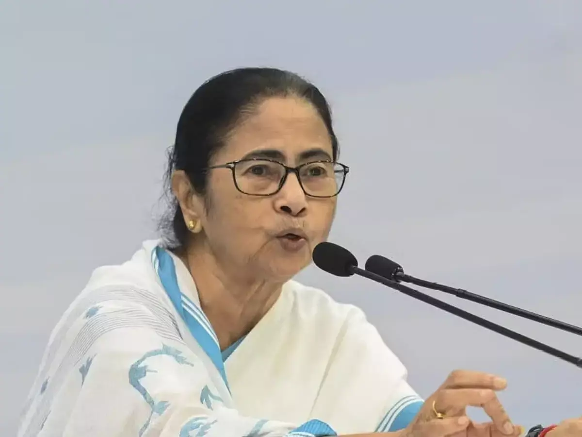 Bengal : ममता ने डीएम से एसआईआर पर सुप्रीम कोर्ट के निर्देशों का सख्ती से पालन करने को कहा Bengal : ममता ने डीएम से एसआईआर पर सुप्रीम कोर्ट के निर्देशों का सख्ती से पालन करने को कहा