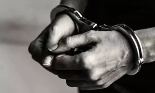Odisha: रिटायर्ड सरकारी कर्मचारी से 88 लाख रुपये की ठगी; 5 गिरफ्तार Odisha: रिटायर्ड सरकारी कर्मचारी से 88 लाख रुपये की ठगी; 5 गिरफ्तार
