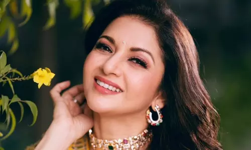Bhagyashree ने किशोर कुमार के गाने से ज़िंदगी का मैसेज दिया Bhagyashree ने किशोर कुमार के गाने से ज़िंदगी का मैसेज दिया