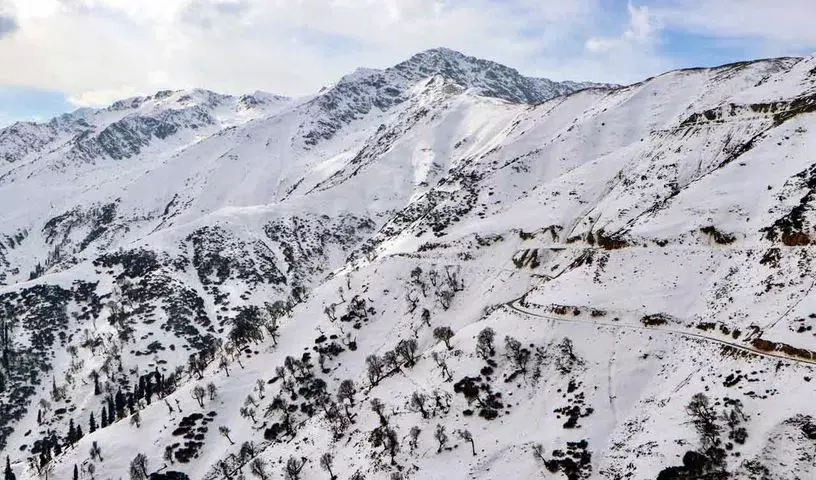 Srinagar: कश्मीर में न्यूनतम तापमान में सुधार, बारिश और बर्फबारी की संभावना