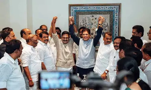 AMMK एनडीए में लौटी, दिनाकरन ने पार्टी और तमिलनाडु के हितों का हवाला दिया AMMK एनडीए में लौटी, दिनाकरन ने पार्टी और तमिलनाडु के हितों का हवाला दिया