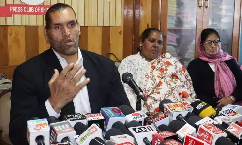 Great Khali ने तहसीलदार पर पोंटा साहिब की ज़मीन से वंचित करने के लिए जाली कागज़ात बनाने का आरोप लगाया Great Khali ने तहसीलदार पर पोंटा साहिब की ज़मीन से वंचित करने के लिए जाली कागज़ात बनाने का आरोप लगाया