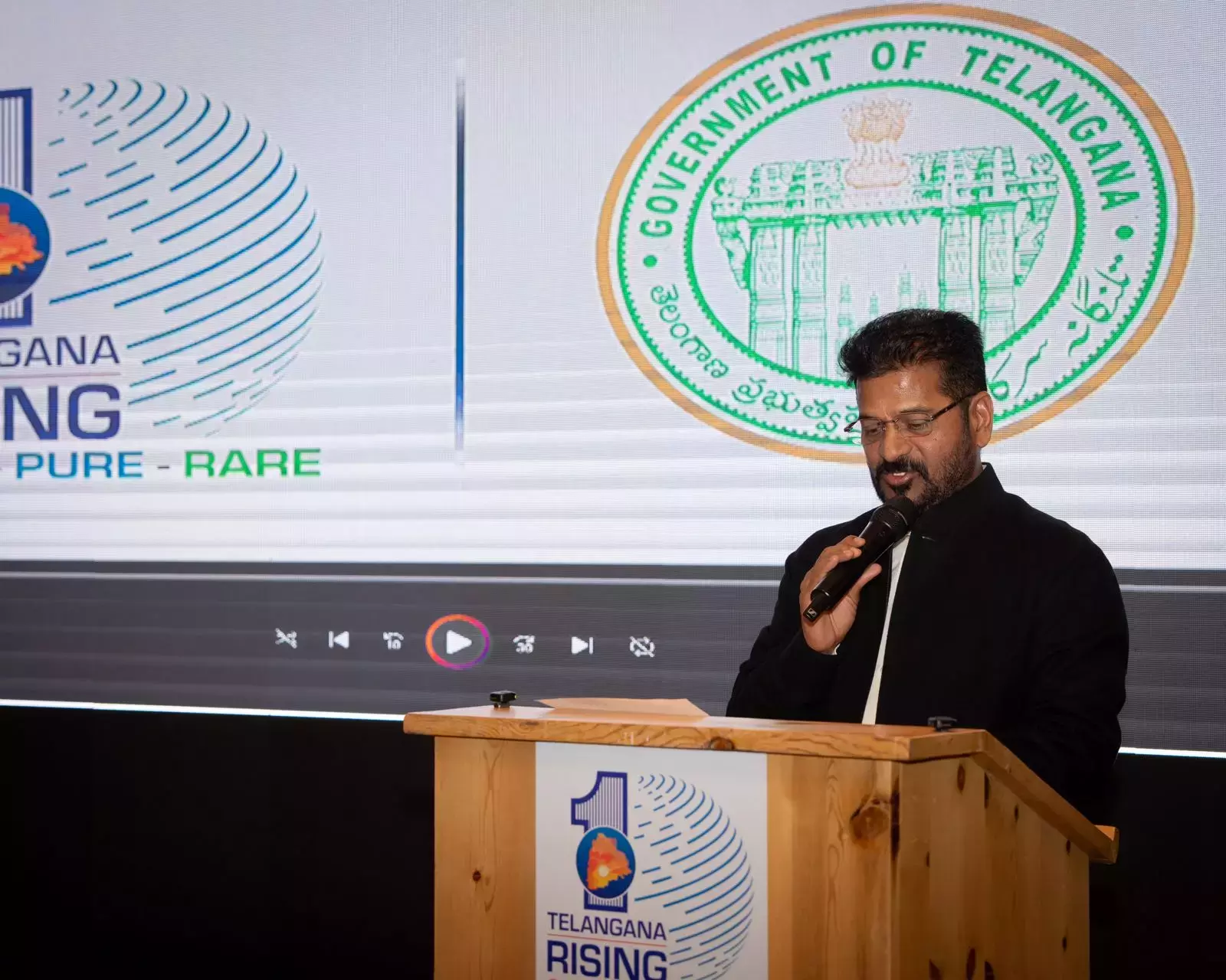 रेवंत ने जुलाई में हैदराबाद में WEF की फॉलो-अप मीटिंग का प्रस्ताव रखा रेवंत ने जुलाई में हैदराबाद में WEF की फॉलो-अप मीटिंग का प्रस्ताव रखा