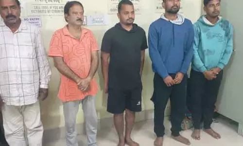 Cuttack पुलिस ने 88 लाख रुपये के सेक्सटॉर्शन रैकेट का भंडाफोड़ किया; पांच गिरफ्तार Cuttack पुलिस ने 88 लाख रुपये के सेक्सटॉर्शन रैकेट का भंडाफोड़ किया; पांच गिरफ्तार