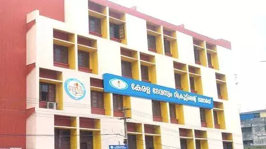 Kerala: देवस्वोम भर्ती रोकी, 1.5 लाख उम्मीदवारों की उम्मीदें टूटीं Kerala: देवस्वोम भर्ती रोकी, 1.5 लाख उम्मीदवारों की उम्मीदें टूटीं