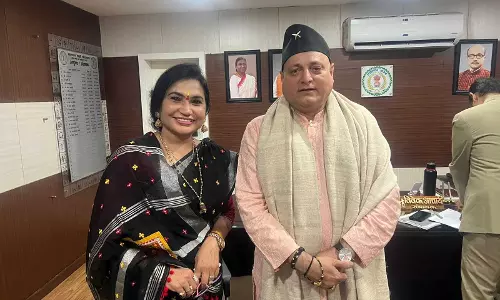 एक्टर मनोज जोशी रायपुर पहुंचे, रायपुर साहित्य उत्सव में सुनाएंगे अनसुने किस्से