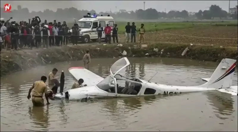 Prayagraj: प्रयागराज में ट्रेनिंग विमान क्रैश, छात्रों की बहादुरी बनी चर्चा का विषय Prayagraj: प्रयागराज में ट्रेनिंग विमान क्रैश, छात्रों की बहादुरी बनी चर्चा का विषय