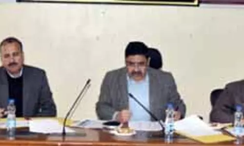 कमिश्नर S&LR J&K ने उधमपुर में भूमि रिकॉर्ड के डिजिटलीकरण की समीक्षा की