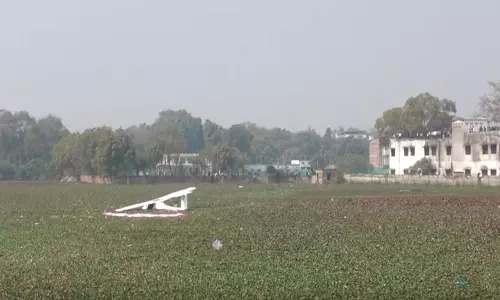 Prayagraj में भारतीय वायु सेना का एक प्रशिक्षु विमान तालाब में गिर गया Prayagraj में भारतीय वायु सेना का एक प्रशिक्षु विमान तालाब में गिर गया