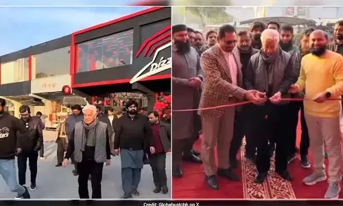 पाकिस्तान के रक्षा मंत्री ने सियालकोट में नकली Pizza Hut Outlet खोला पाकिस्तान के रक्षा मंत्री ने सियालकोट में नकली Pizza Hut Outlet खोला