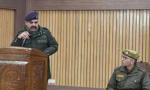 SSP अनंतनाग ने पहलगाम में टूरिस्ट सेफ्टी पर स्टेकहोल्डर्स की मीटिंग की SSP अनंतनाग ने पहलगाम में टूरिस्ट सेफ्टी पर स्टेकहोल्डर्स की मीटिंग की