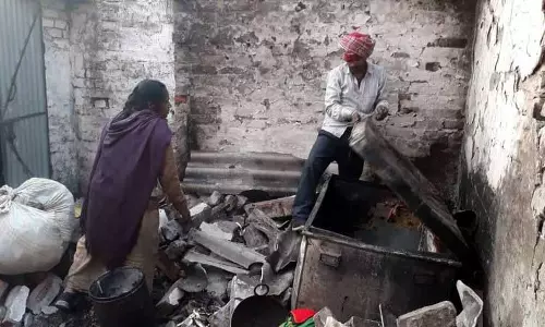 Ludhiana: सिलेंडर फटने से कमरा ढह गया Ludhiana: सिलेंडर फटने से कमरा ढह गया