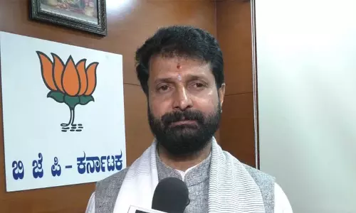 कर्नाटक कांग्रेस ने RSS का झंडा फहराने के लिए उडुपी के डिप्टी कमिश्नर के खिलाफ कार्रवाई की मांग की कर्नाटक कांग्रेस ने RSS का झंडा फहराने के लिए उडुपी के डिप्टी कमिश्नर के खिलाफ कार्रवाई की मांग की