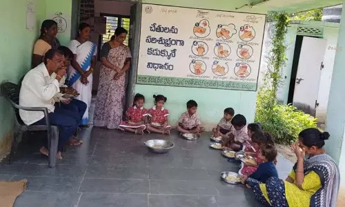 Kommugudem-1 आंगनवाड़ी केंद्र में बच्चों की खेल प्रतियोगिताएं आयोजित