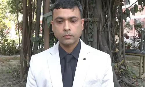 Prayagraj में तालाब में भारतीय वायु सेना के माइक्रोलाइट विमान की आपातकालीन लैंडिंग के बाद चालक दल सुरक्षित