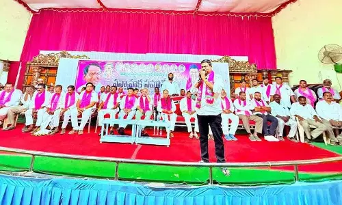 आर्मूर नगर पालिका पर गुलाबी झंडा ज़रूर लहराएगा: पूर्व MLA जीवन रेड्डी आर्मूर नगर पालिका पर गुलाबी झंडा ज़रूर लहराएगा: पूर्व MLA जीवन रेड्डी