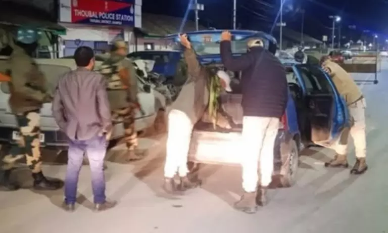 Manipur पुलिस ने दिल्ली पुलिस की मदद से छह गाड़ियां बरामद की Manipur पुलिस ने दिल्ली पुलिस की मदद से छह गाड़ियां बरामद की